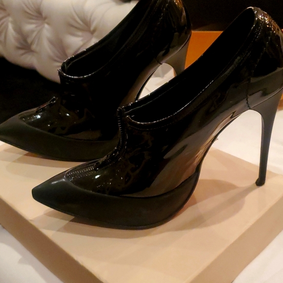 BURBERRY HEELS - Picture 1 of 1